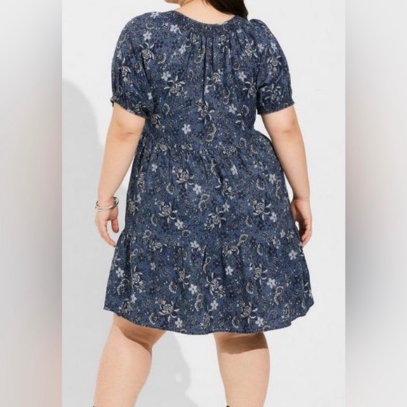 Torrid Chambray Pockets Puff Sleeve Smocked Floral Blue Mini Skater Dress 3X - Picture 2 of 11
